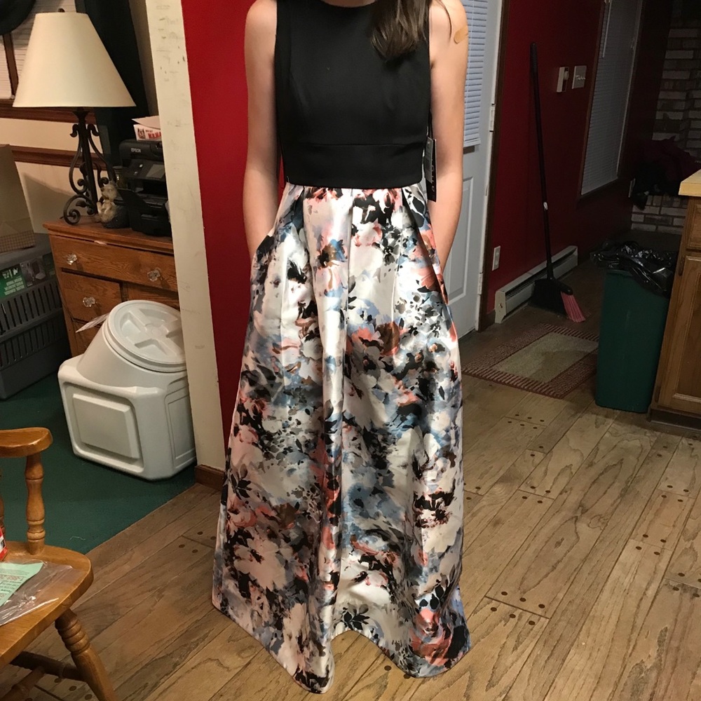 sangria long formal dress (size 2) WITH POCKETS